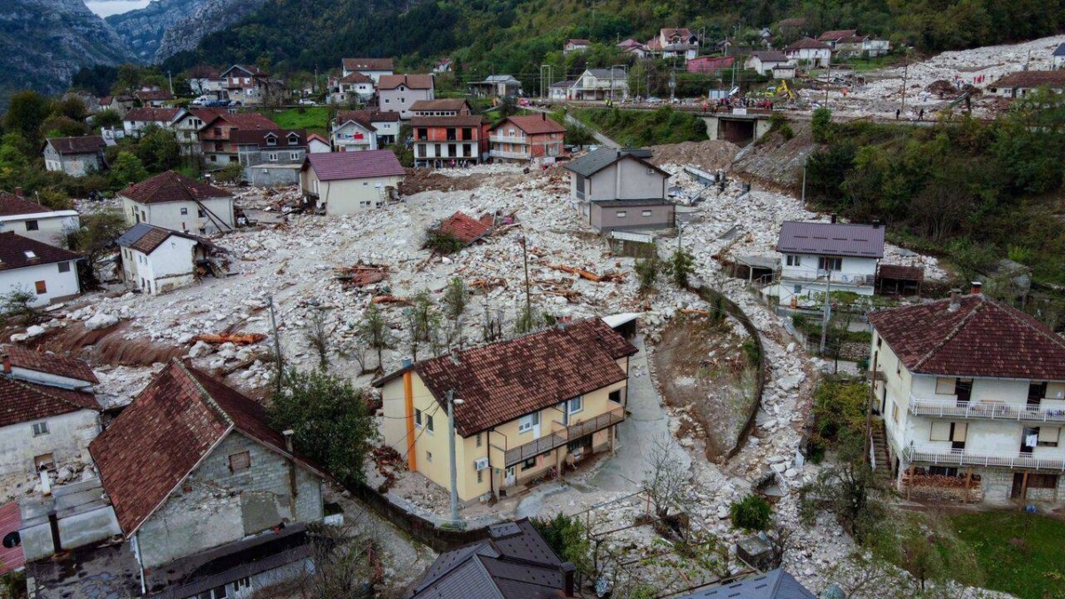 Bosna Hersek’te selden etkilenen 4 belediyede seçimler ertelendi