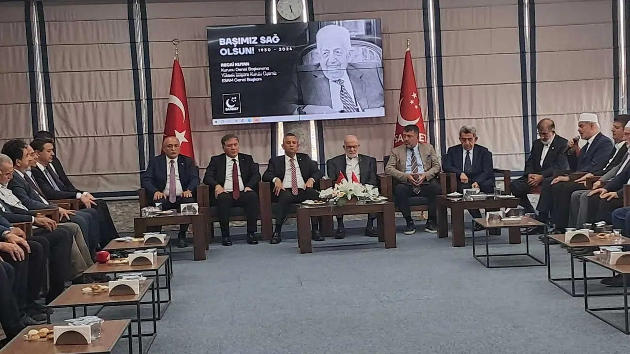 CHP Genel Başkanı Özel'den Saadet Partisine taziye ziyareti