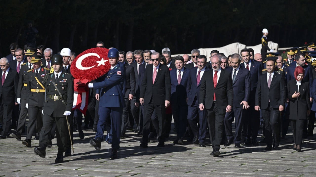 Devlet erkanı 29 Ekim Cumhuriyet Bayramı dolayısıyla Anıtkabir'de Ata'nın huzurunda!