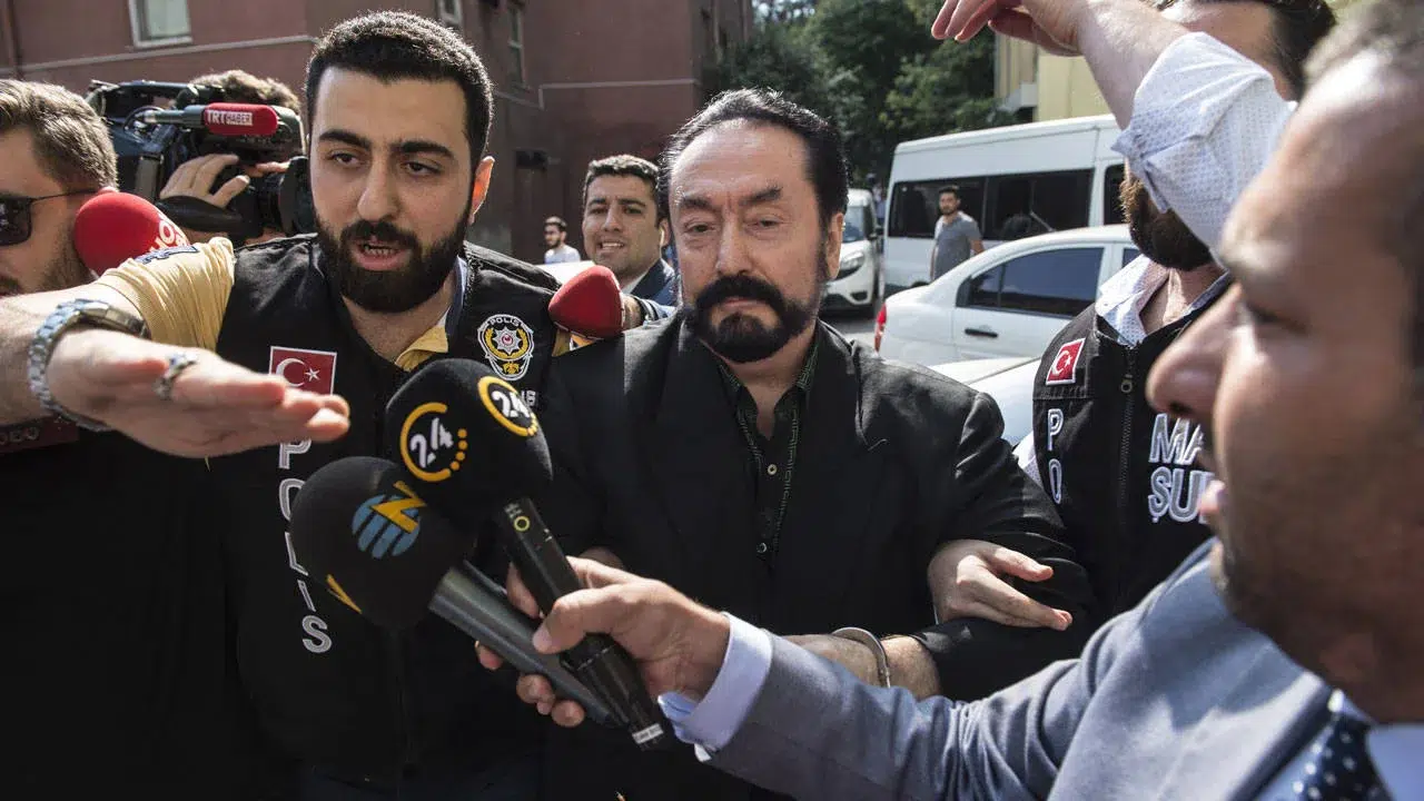 Adnan Oktar'ın 2 Milyar Liralık mal varlığı Hazine'ye devredildi!