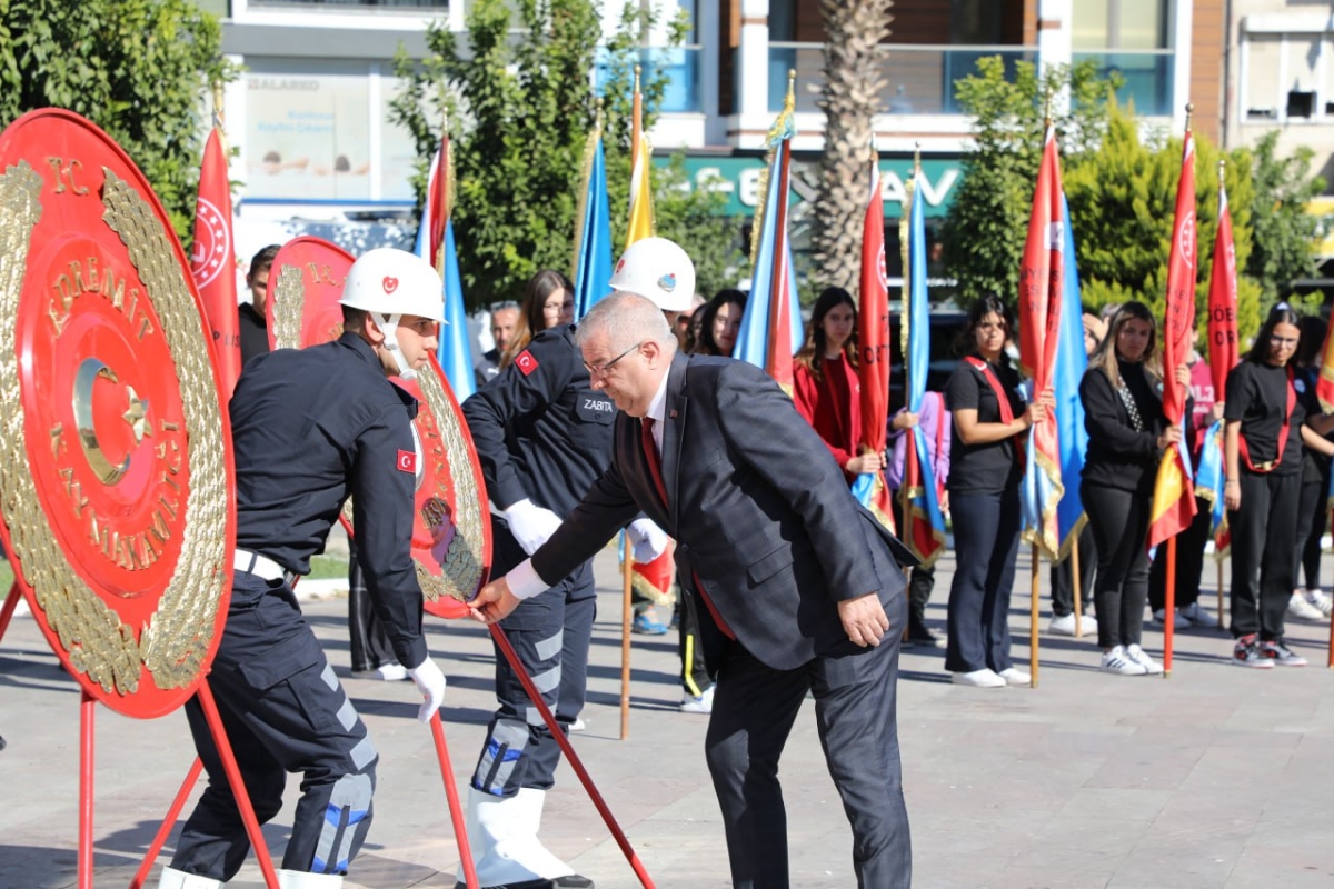 Edremit’te Cumhuriyet’in 101. yılı kutlamaları coşkuyla başladı