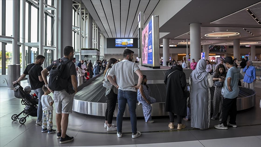 Turizm merkezlerindeki havalimanlarında yaz döneminde 83 milyondan fazla yolcu ağırlandı