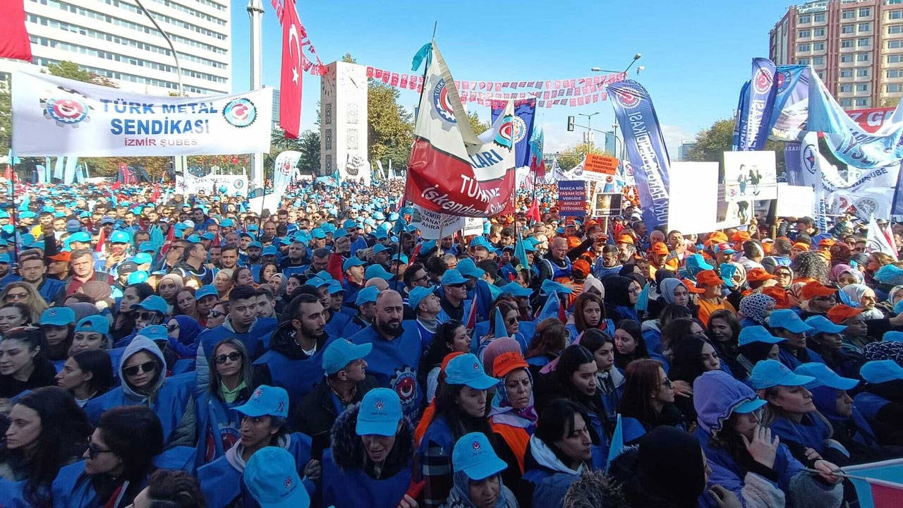 TÜRK-İŞ Genel Başkanı Atalay, "Zordayız Geçinemiyoruz Mitingi"nde konuştu