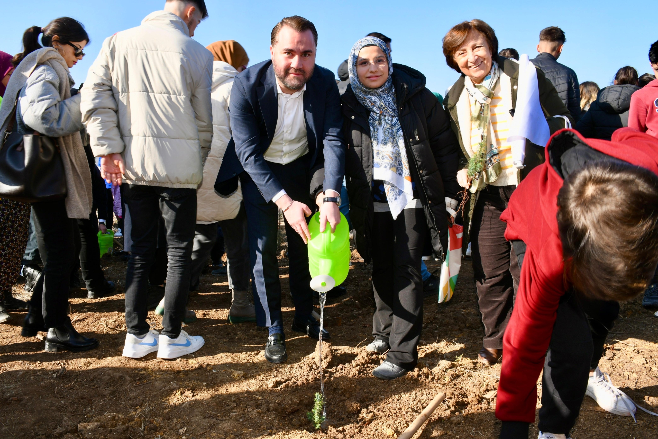 Balıkesir'de 100 bin fidan toprakla buluştu!