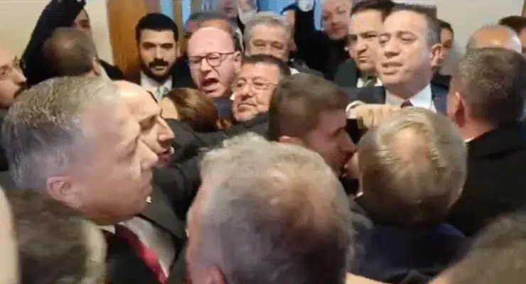 Ak Parti cephesinden Ali Yelikaya'ya yönelik protestoya tepki geldi!