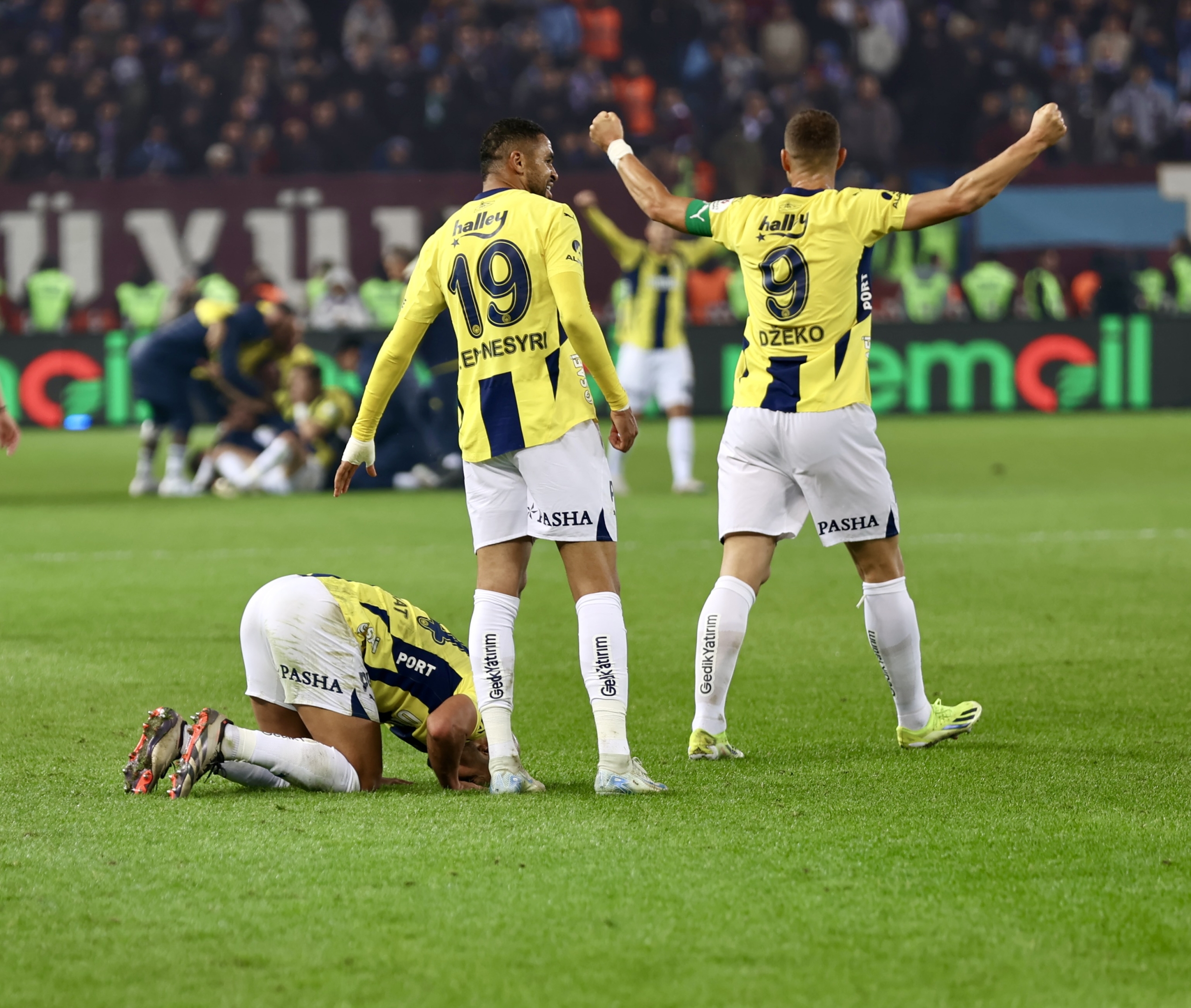 Trabzonspor'a zorlu deplasmanda Fenerbahçe'den 3-2'lik galibiyet!