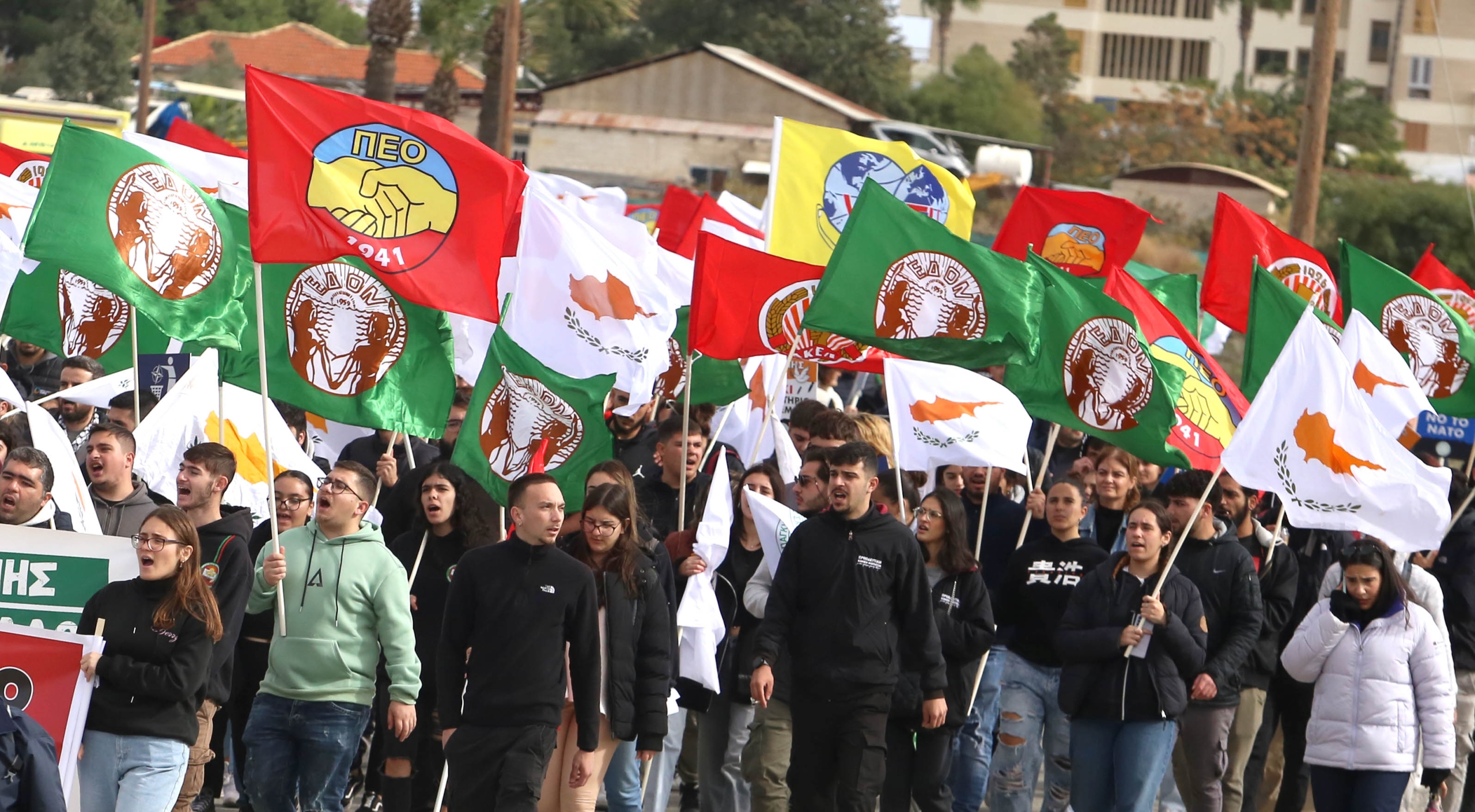 Güney Kıbrıs'ta ABD'nin askeri varlığı protesto edildi