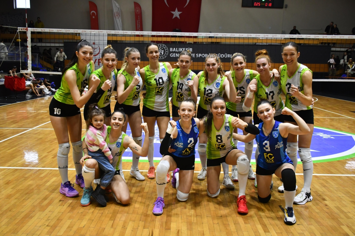 Balıkesir Büyükşehir Belediyespor Kadın Voleybol Takımı, Ayvalık Gelişim’i 3-0 mağlup ederek 6’da 6 yaptı!