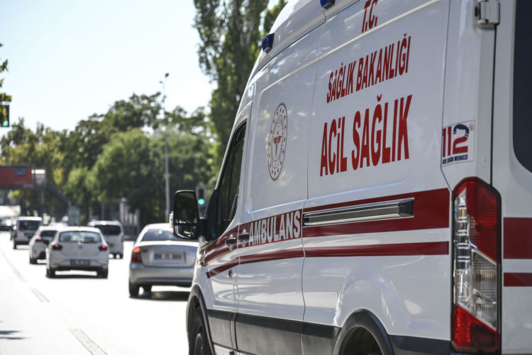 Ambulansa yol vermeyen sürücüye 8 bin 635 lira ceza!