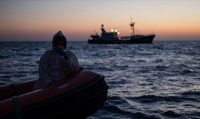 Ayvalık'taki Güneş Adası'nda mahsur kalan 65 düzensiz göçmen kurtarıldı