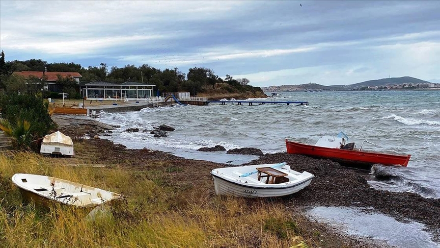 Ayvalık'ta lodos etkili oldu!