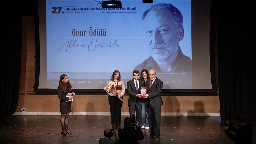 27. Uluslararası Ankara Tiyatro Festivali'nde onur ödülünün sahibi Altan Erkekli oldu