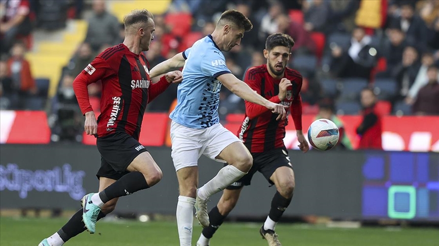 Gaziantep FK, sahasında RAMS Başakşehir'i 3 golle geçti