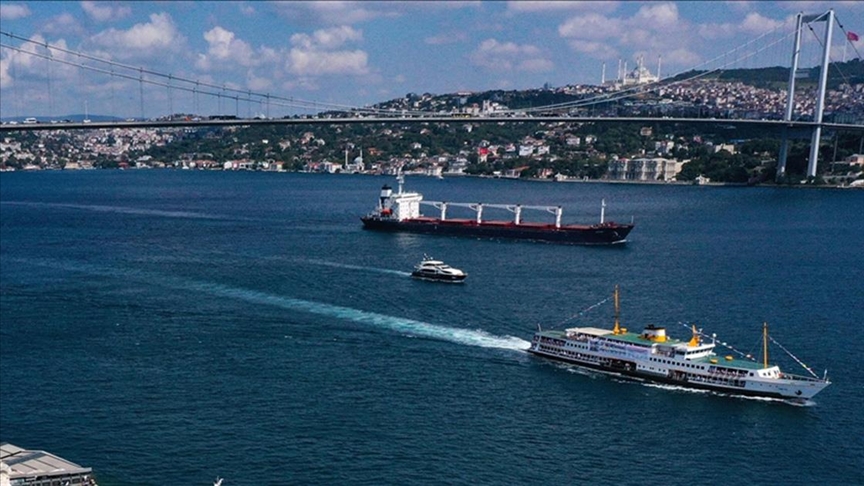 İstanbul Boğazı'nda gemi trafiği çift yönlü askıya alındı