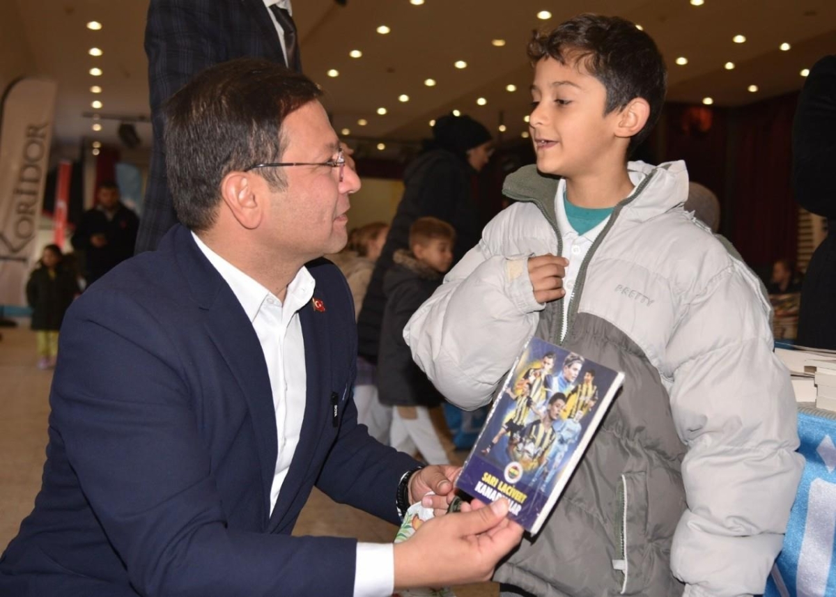 Sındırgı Kitap Günleri başladı! Vatandaşlar yoğun ilgi gösterdi!