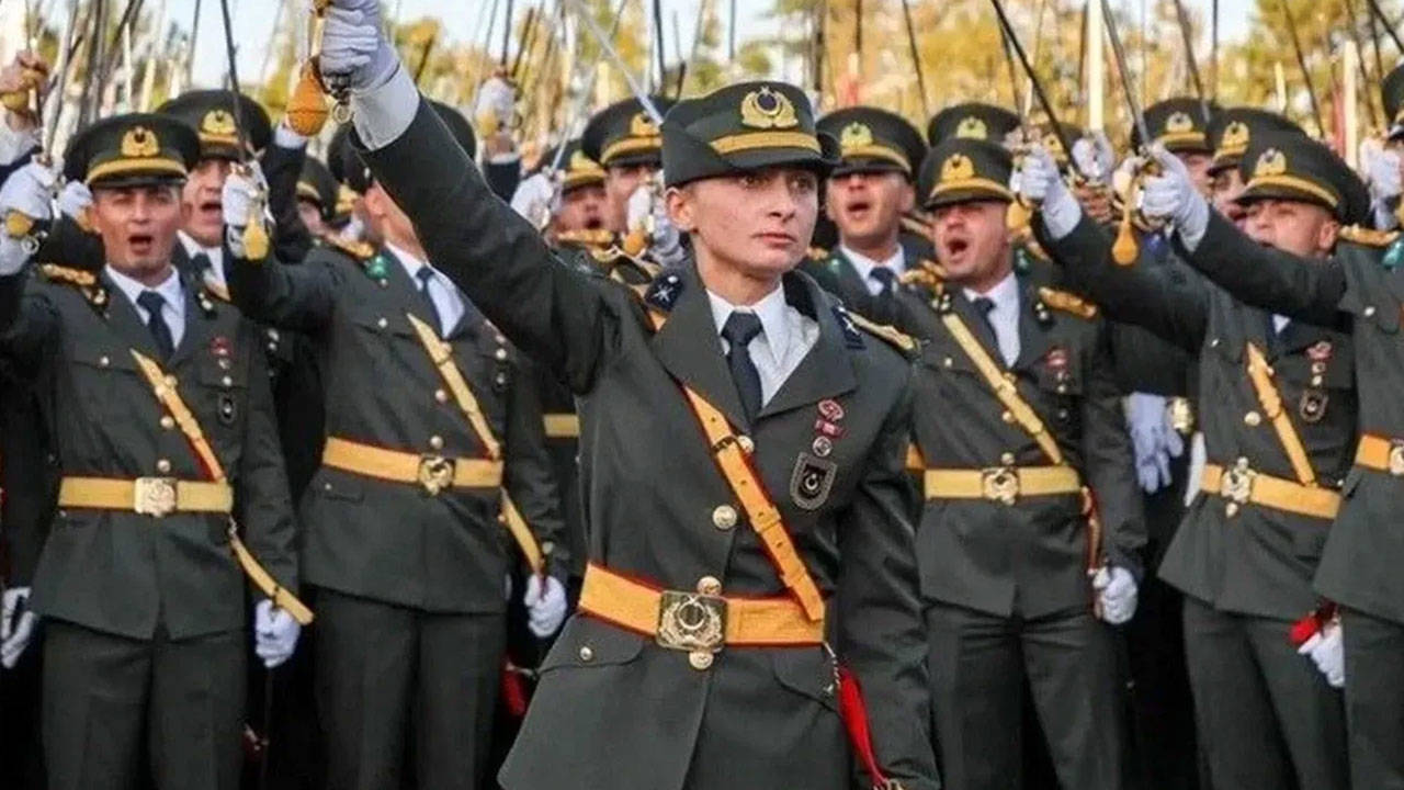 Kılıçlı Yemin Töreni gündem olmaya devam ediyor! Teğmen Ebru Eroğlu'na 'İhraç Talebi' tebliği yapıldı!