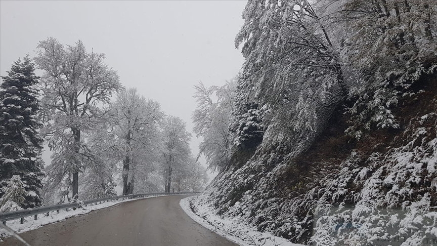 Haftasonu tatili için bu rotayı tercih edecekler dikkat! Yol kar ve buzlanma riski nedeniyle kapatıldı!