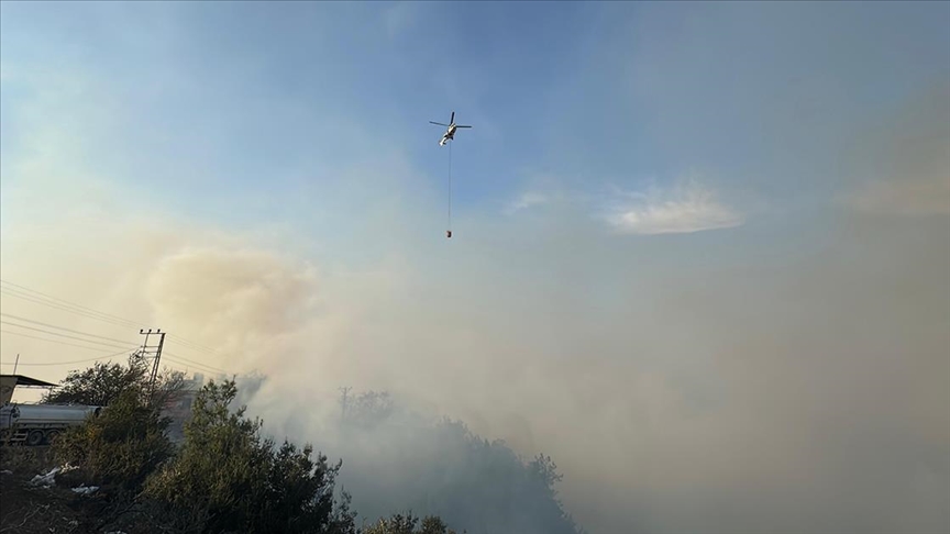 Hatay'da çıkan orman yangınını söndürme çalışmaları devam ediyor