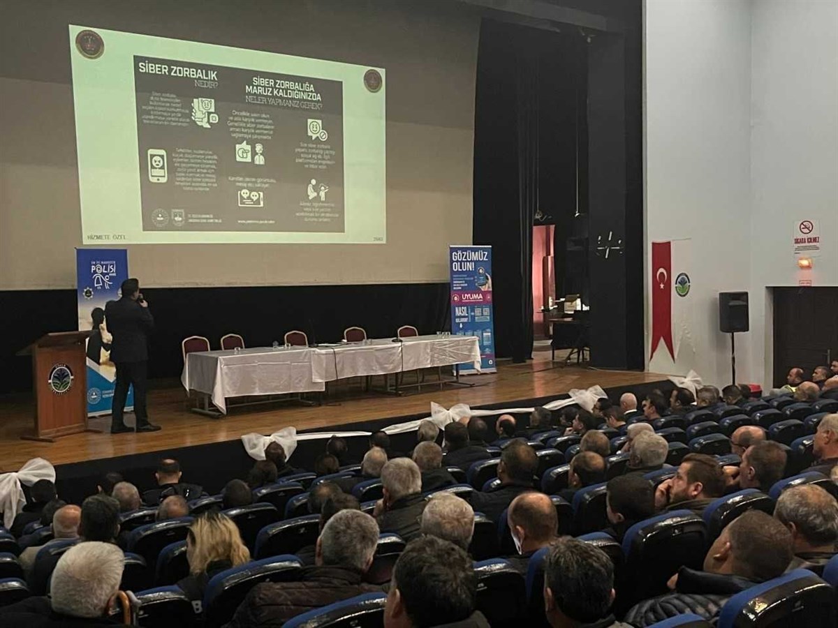 Gönen'de muhtarlara 'Siber Güvenlik ve Dolandırıcılıkla Mücadele' eğitimi