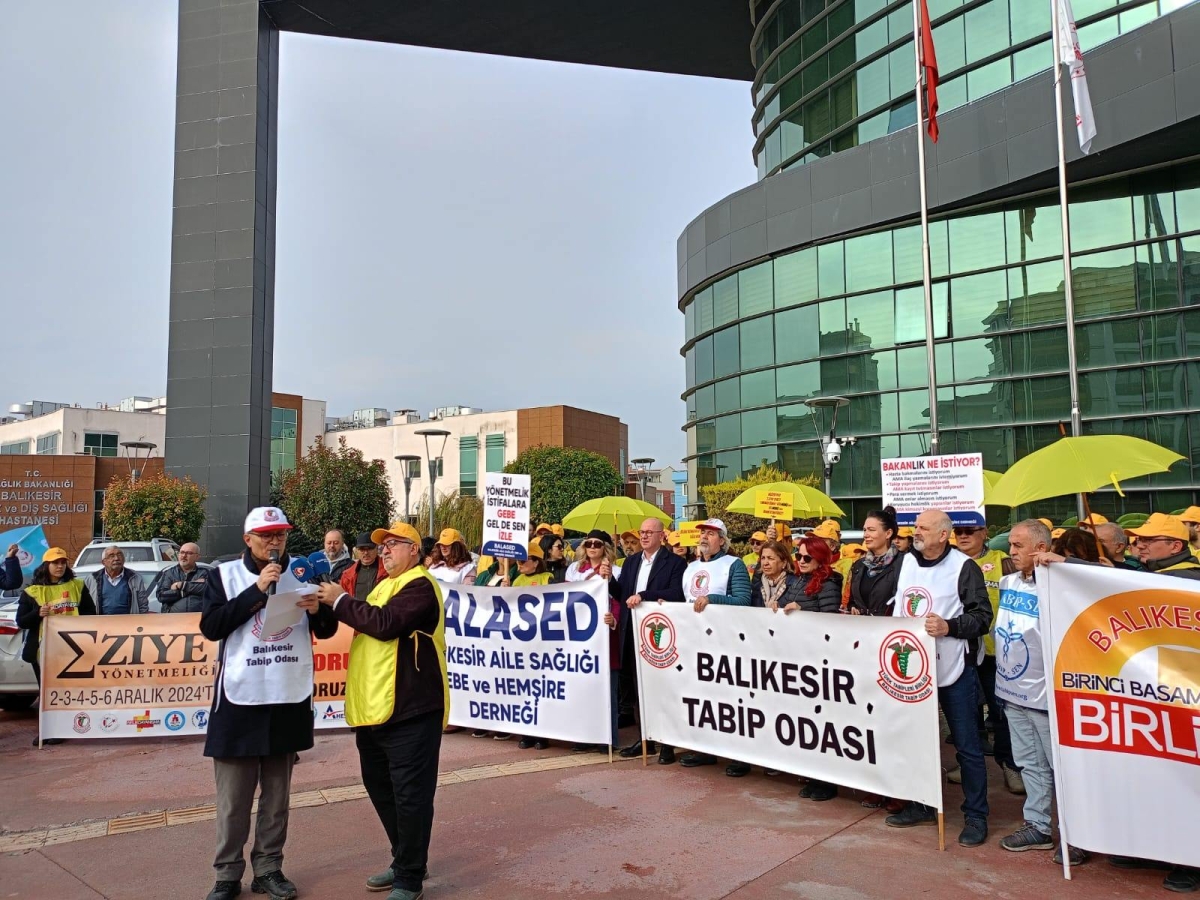 Balıkesir’de sağlık çalışanlarından ortak eylem: “Eziyet Yönetmeliklerine Hayır!”