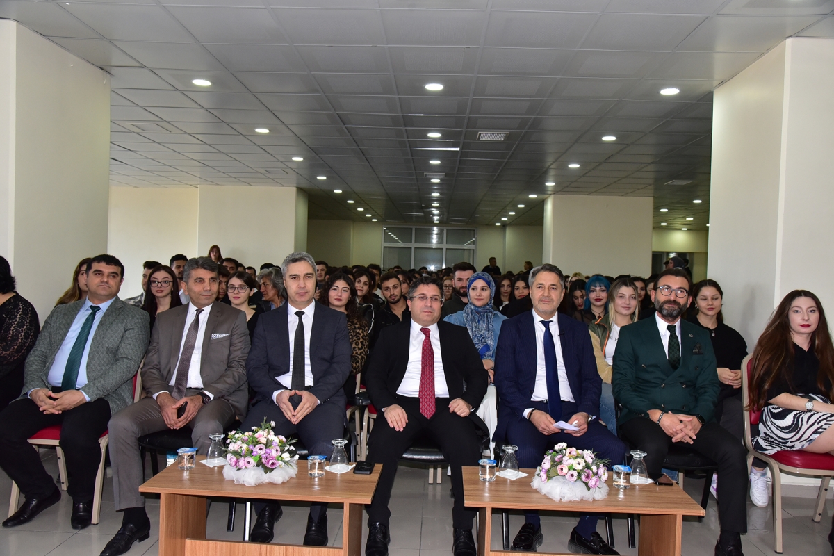 Balıkesir Üniversitesi'nde 'Gazetecilik ve TV Haberciliği' söyleşisi gerçekleşti