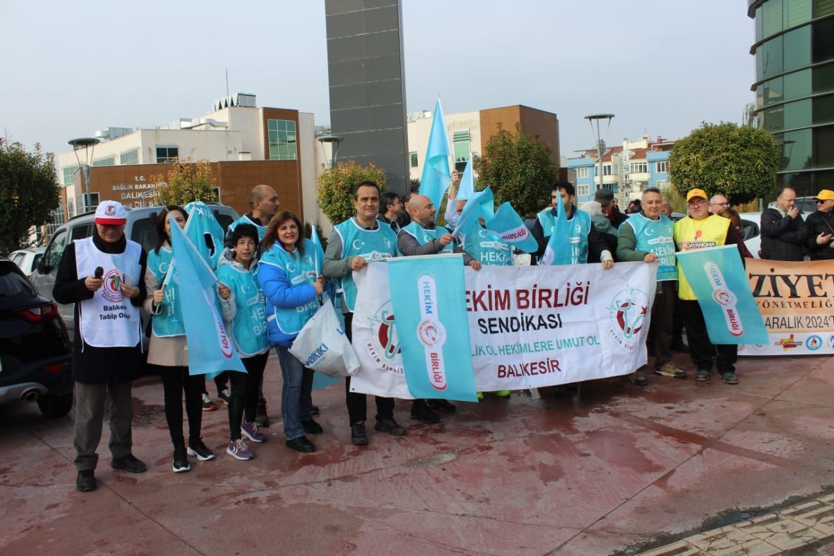 Balıkesir’de sağlık çalışanlarından ortak eylem: “Eziyet Yönetmeliklerine Hayır!”