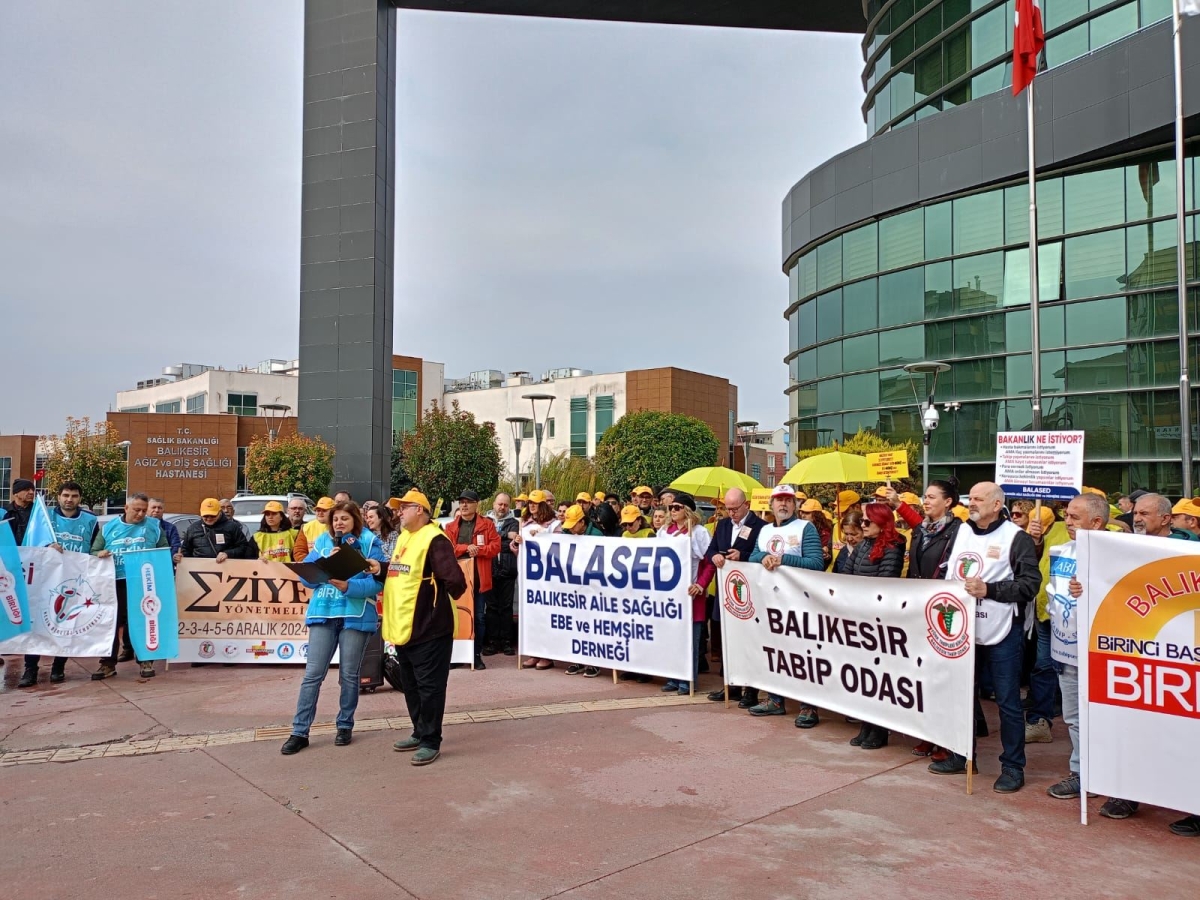 Balıkesir’de sağlık çalışanlarından ortak eylem: “Eziyet Yönetmeliklerine Hayır!”