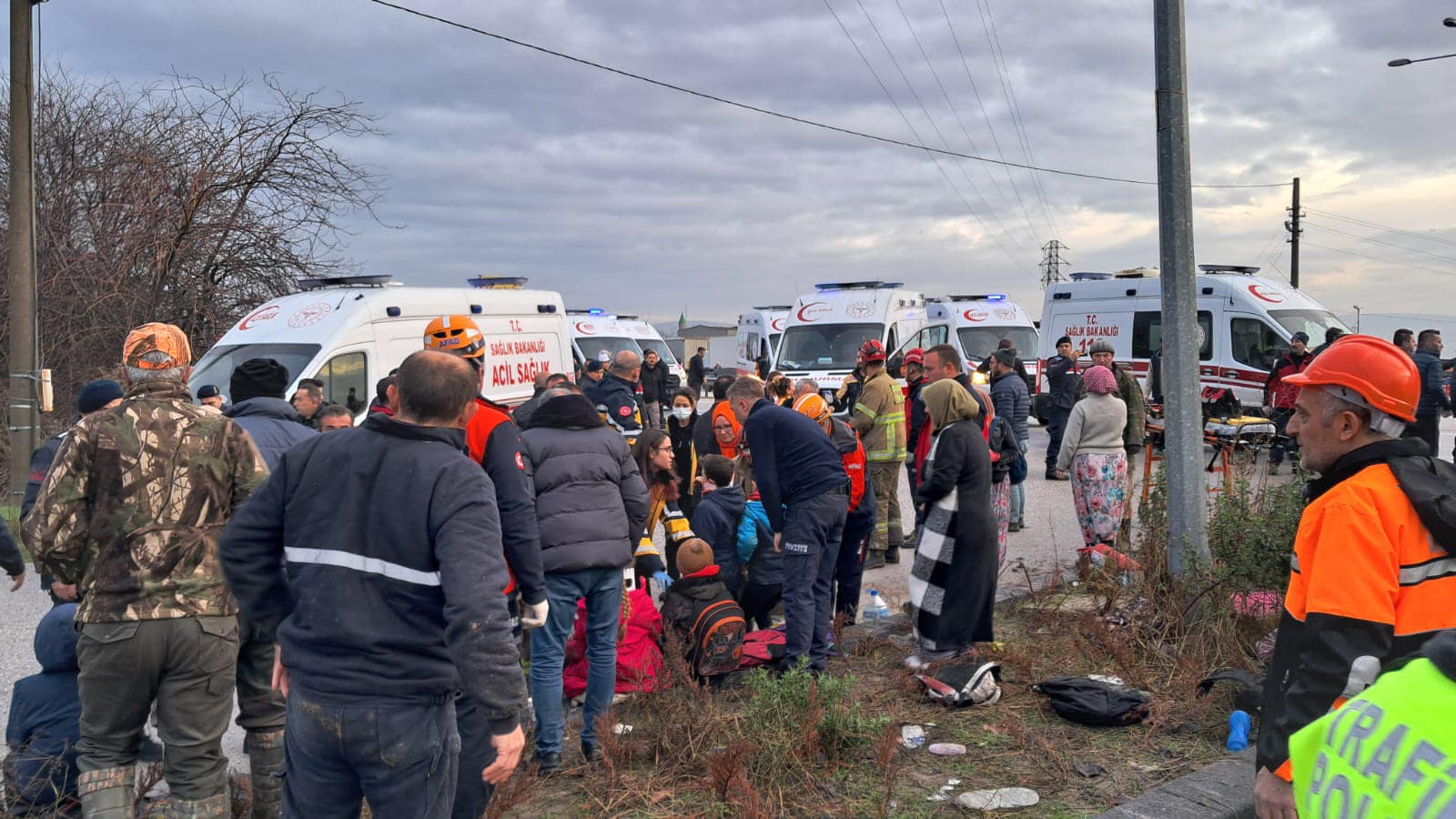 Balıkesir'in Pamukçu mevkiinde meydana gelen kazaya ilişkin görüntüler...