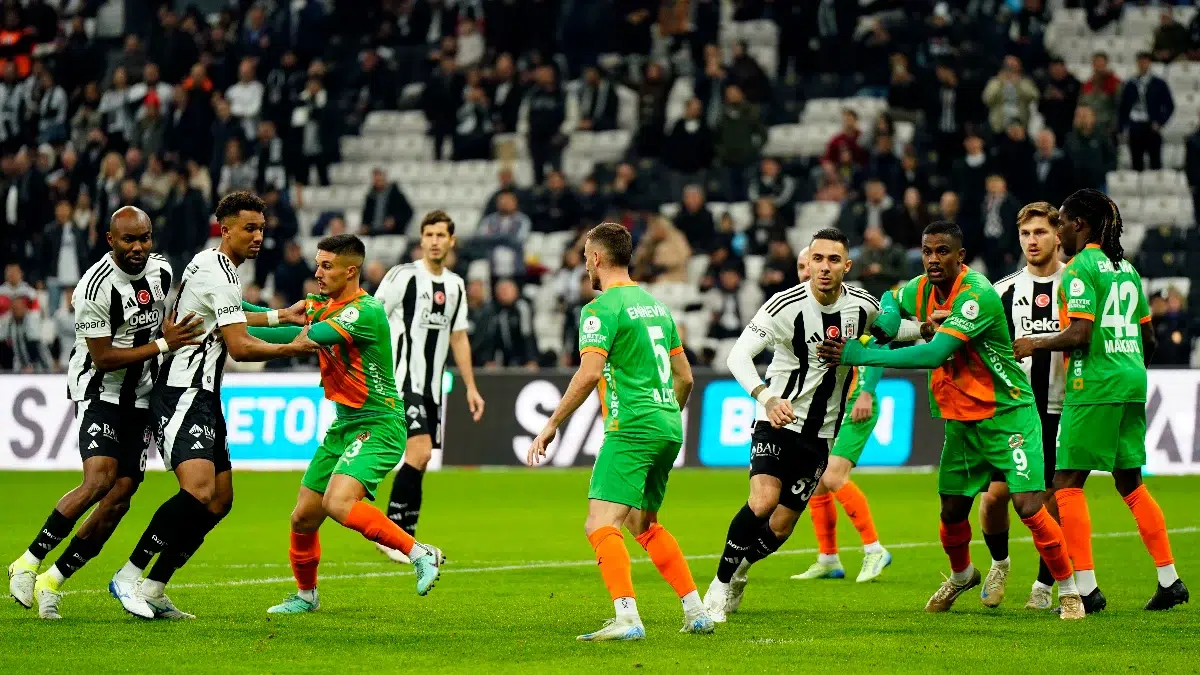 Beşiktaş'ın kötü gidişatı devam ediyor! Alanyaspor ile 1-1 berabere kaldı!