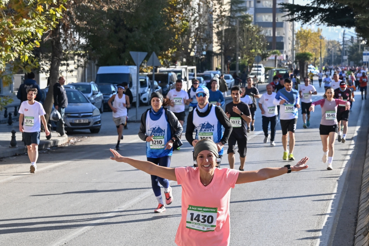 6. Gazi Yarı Maratonu ve Halk Koşusu başladı