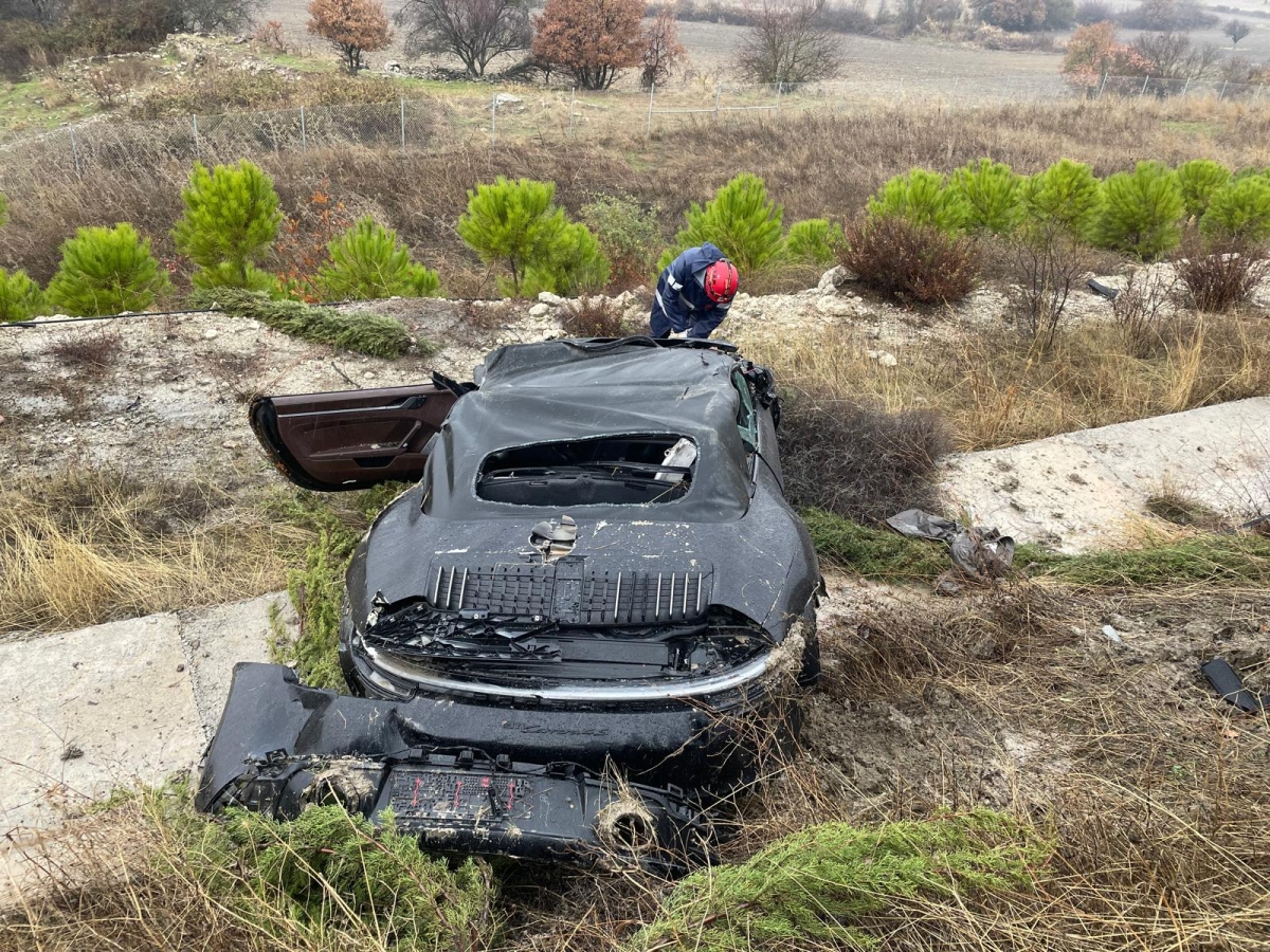 Balıkesir'de korkunç kaza! Porsche marka araç pert oldu! Sürücü yaralandı!