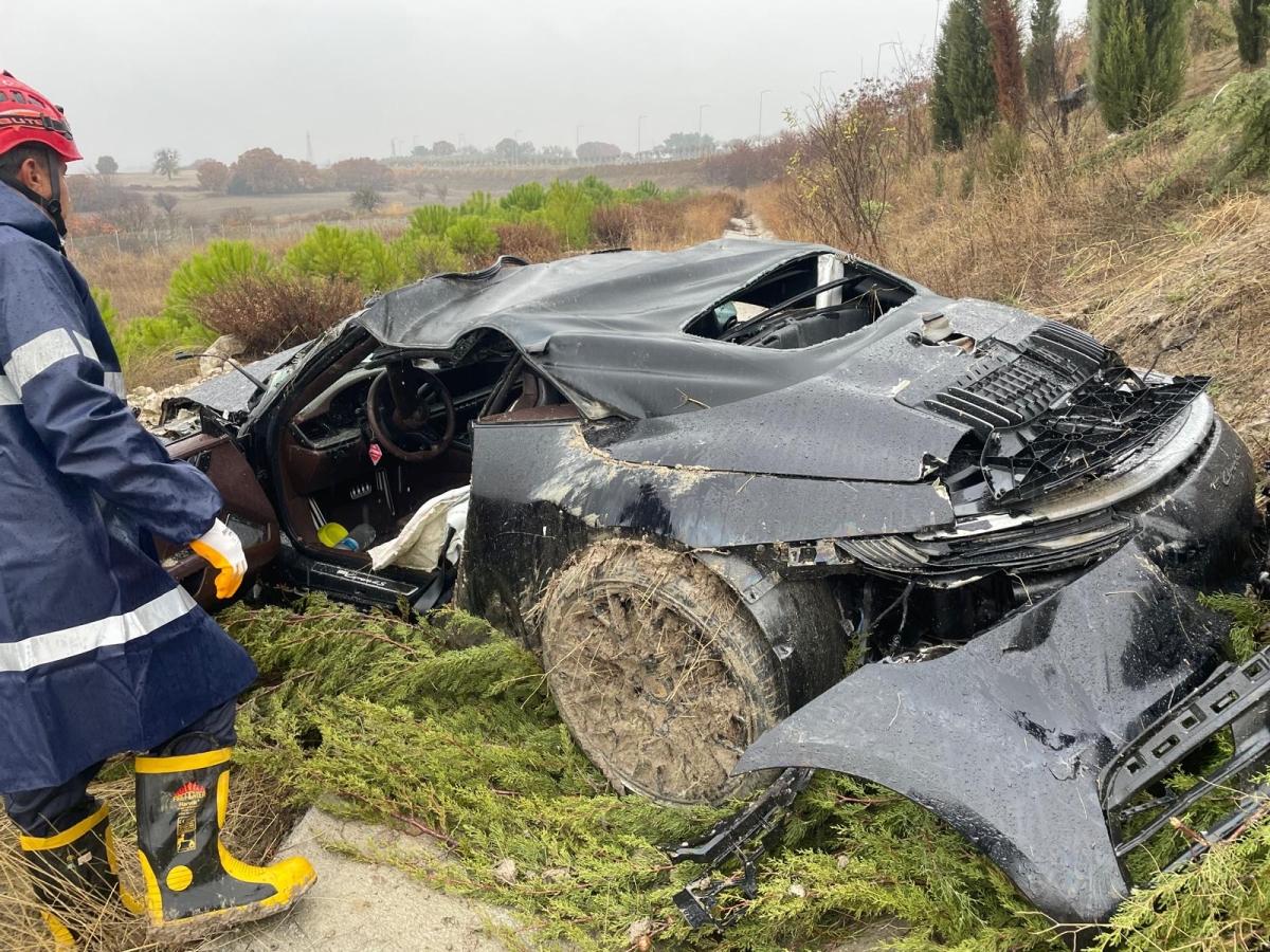 Balıkesir'de korkunç kaza! Porsche marka araç pert oldu! Sürücü yaralandı!