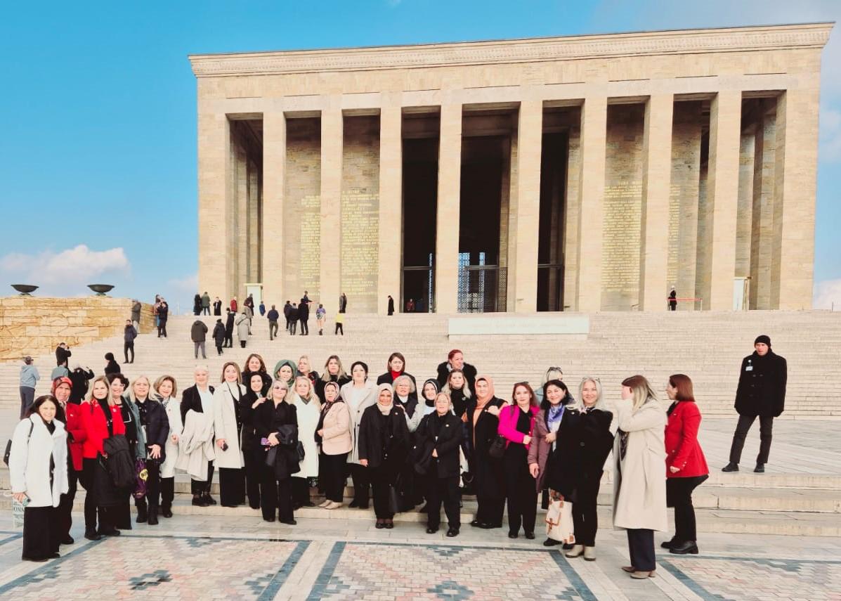 Balıkesirli kadın muhtarlardan Anıtkabir çıkarması!