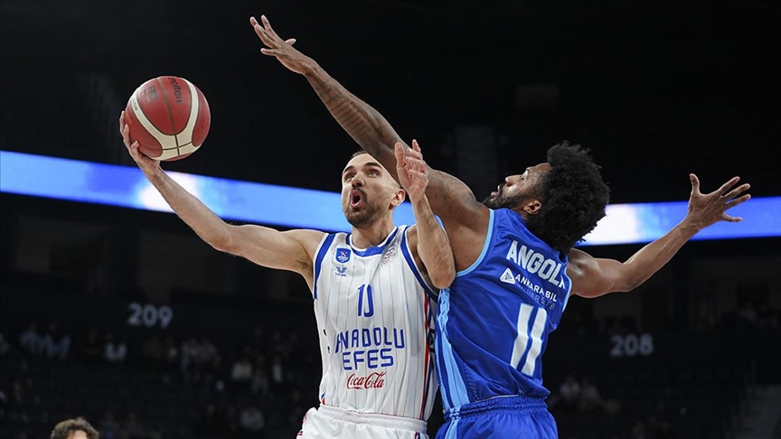 Anadolu Efes, sahasında Türk Telekom'u mağlup etti!