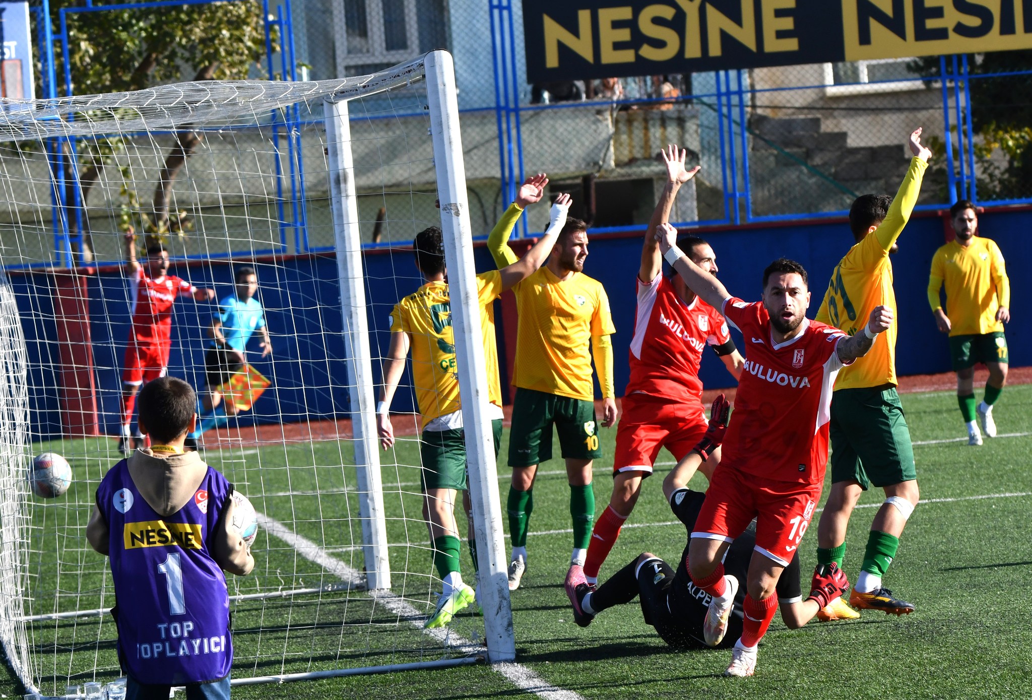 Balıkesirspor, İsmail Ertekin liderliğinde çıktığı ilk maçtan 5-0 galibiyetle ayrıldı!