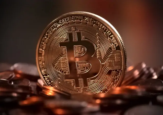 Bitcoin'den tarihi zirve! 106 bin doları aştı!