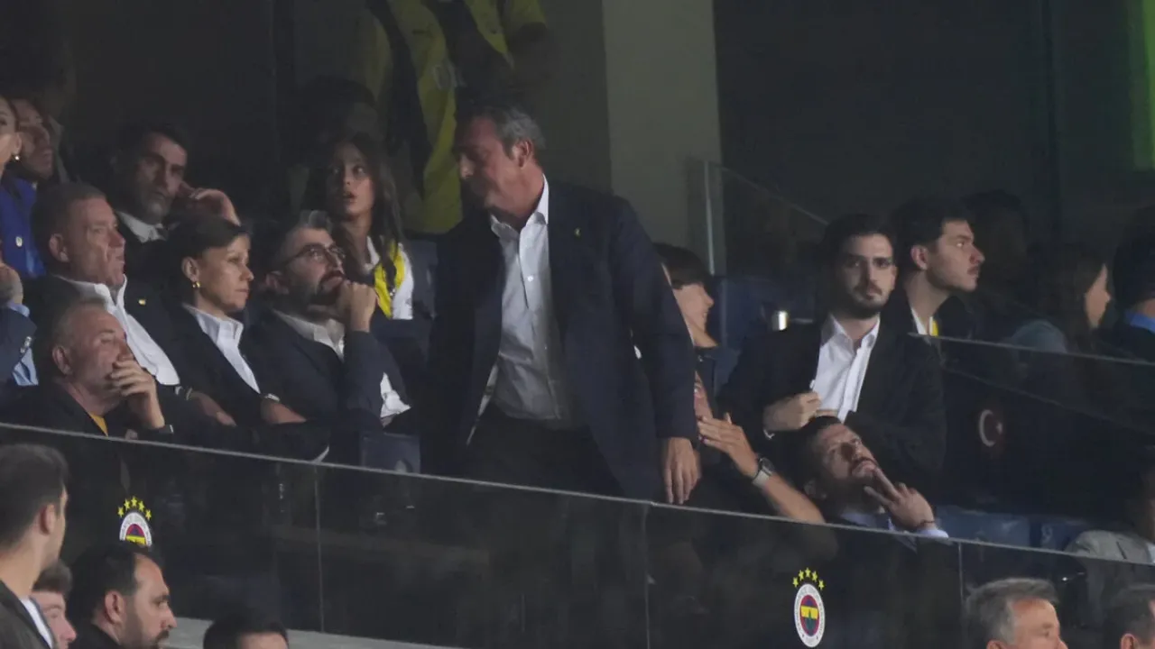 Fenerbahçe tribünlerinde gergin anlar! 'Ali Koç İstifa' sesleri!