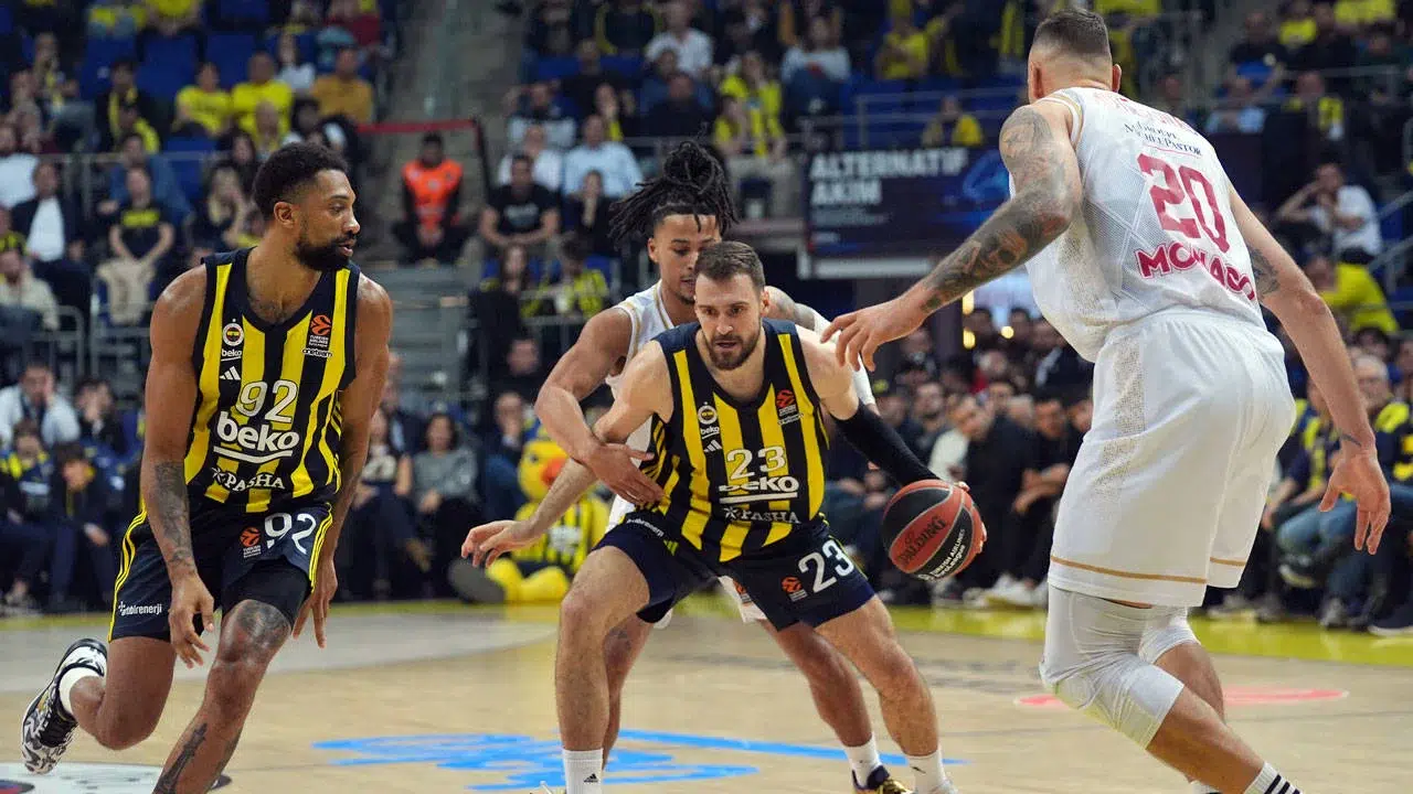 Fenerbahçe'nin basketbolda da yüzü gülmüyor! 30 sayı farkla mağlup oldu! Taraftarlardan 'Ali Koç İstifa' tezahüratı...