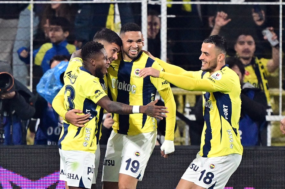 Fenerbahçe, Galatasaray ile puan farkını kapatıyor! Gaziantep FK'yı 3-1 mağlup etti!