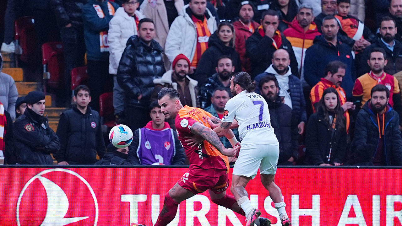 Galatasaray'a kötü haber! Abdülkerim Bardakcı sahalardan uzak kalacak!