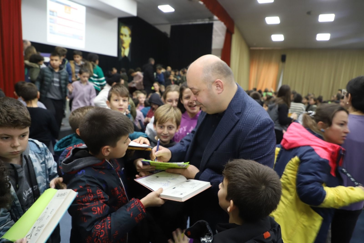 Gönen 3'ncü Kültür ve Kitap Günleri'ne vatandaşlardan yoğun ilgi!