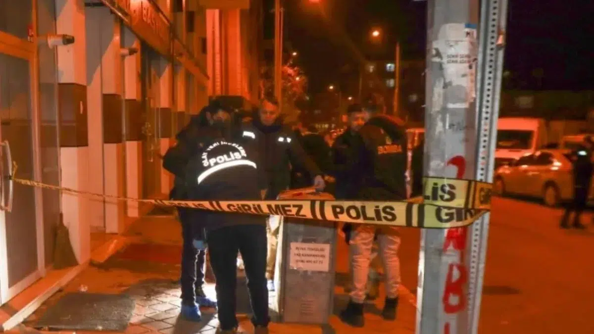 Ak Parti İl Başkanlığı'na molotoflu saldırı!