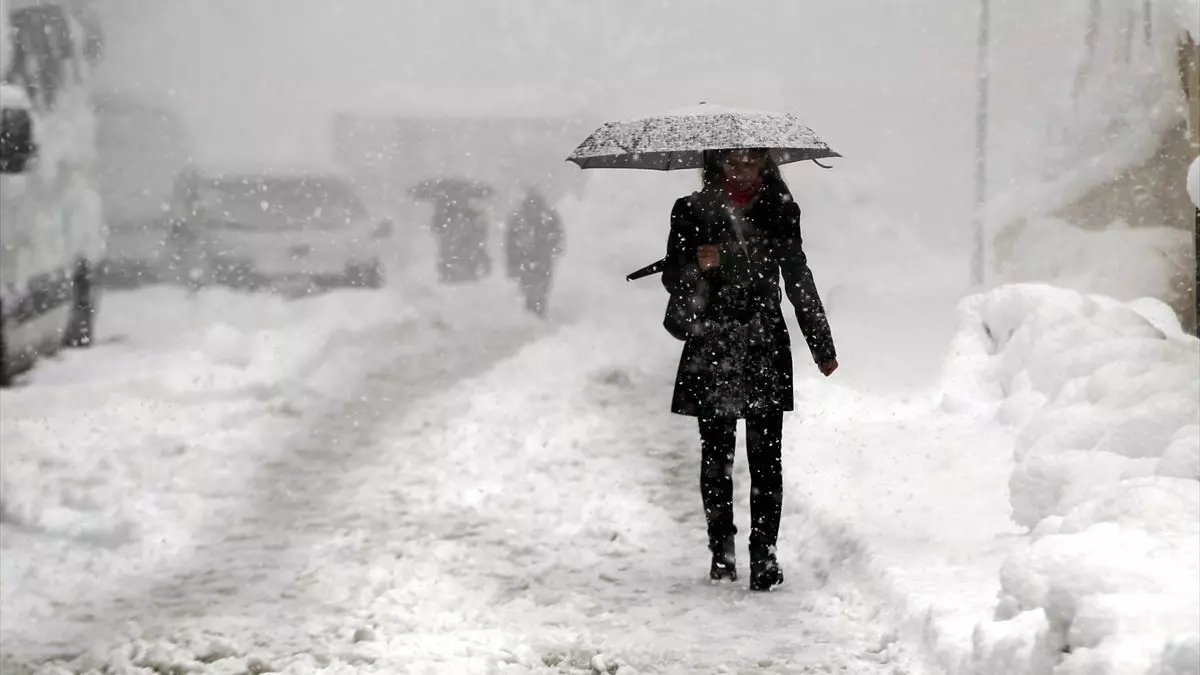 Kar geliyor, havalar soğuyor! İşte Marmara Bölgesi için hava durumu raporu...