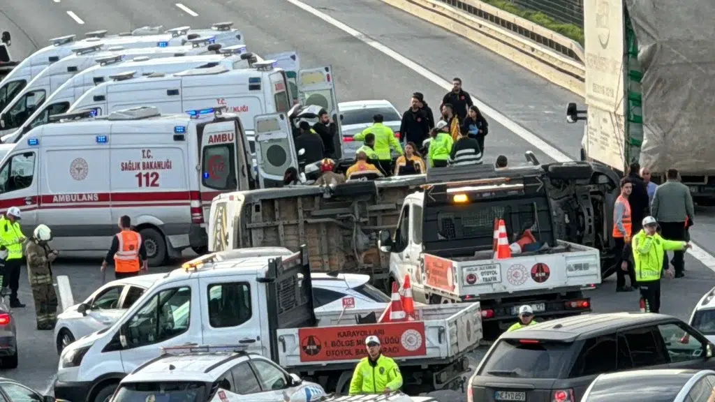 Bir okul servisi kazası da İstanbul'da olay yerine birçok ekip sevk edildi!