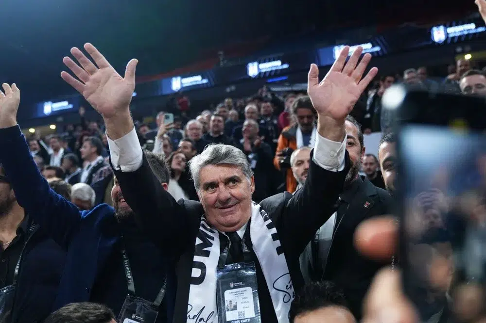 Beşiktaş'ta Serdal Adalı dönemi başladı! Adalı ezici çoğunlukla seçimi kazandı!