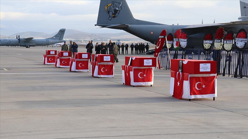 Isparta'da helikopter kazasında şehit olan askerlerin cenazeleri memleketlerine uğurlandı