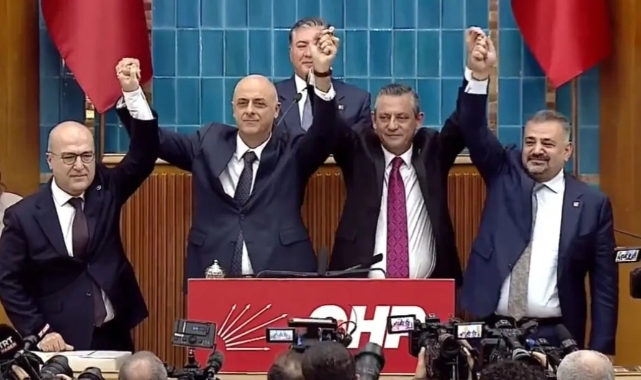 Ümit Özlale CHP'ye katıldı!