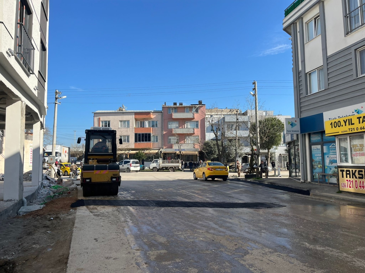 Bandırma'da ulaşım konforu artıyor! Bandırma Belediyesi'nden yol çalışması hizmeti...