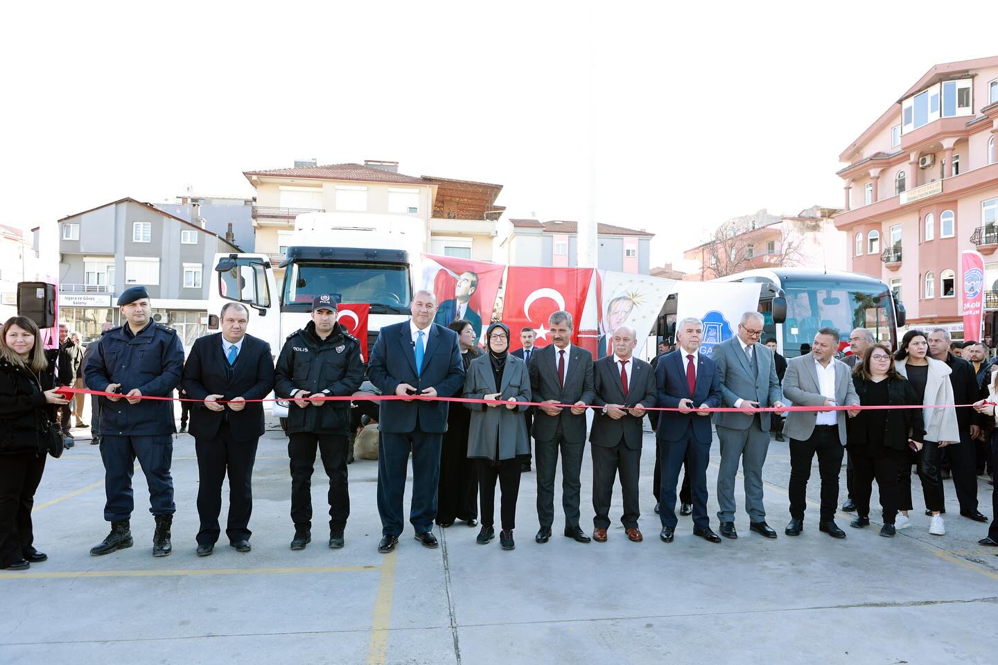 Bigadiç Belediyesi, yeni araçlarını törenle hizmete aldı