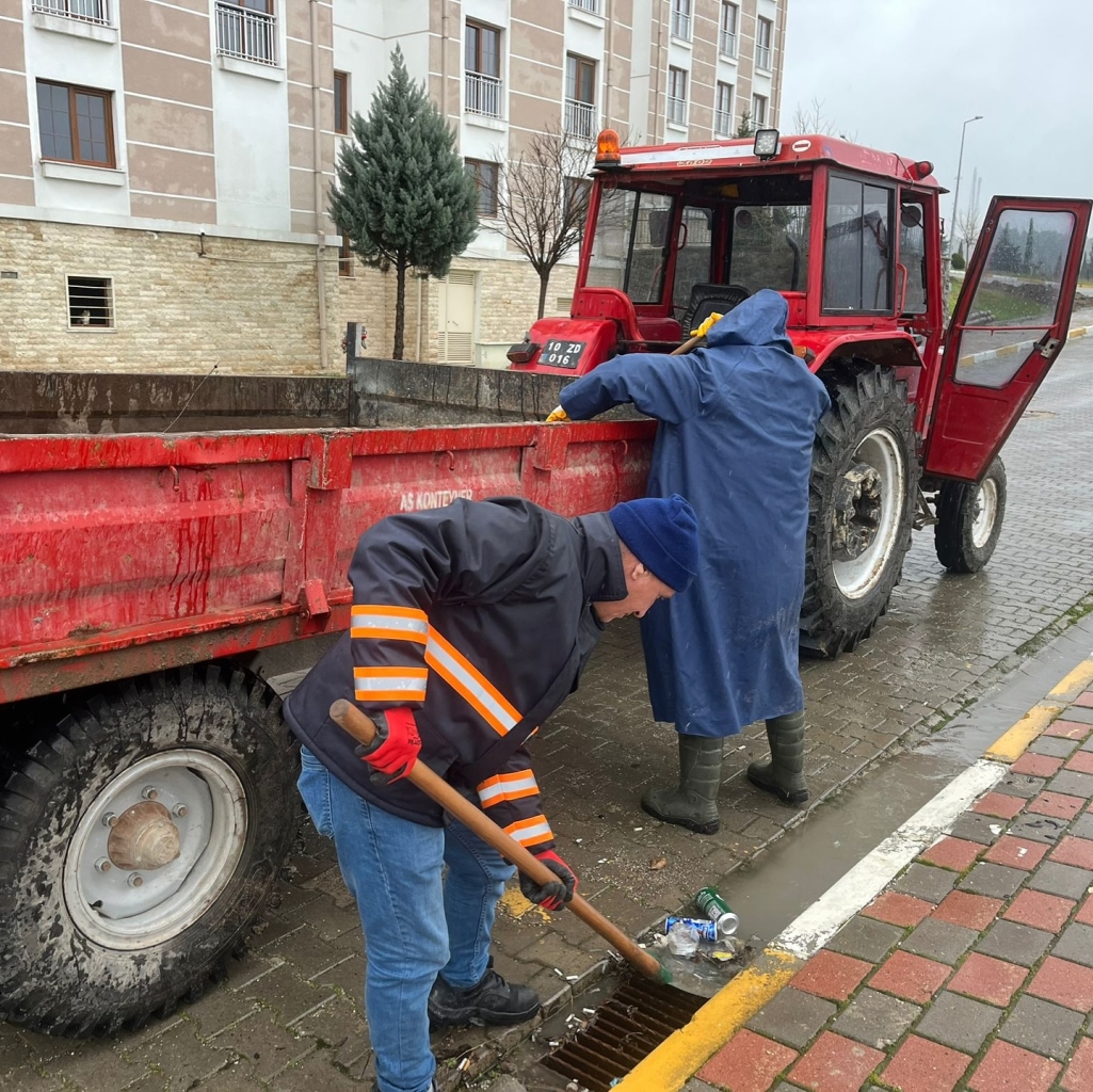 Sındırgı Belediyesi’nden yağışlara karşı hızlı müdahale